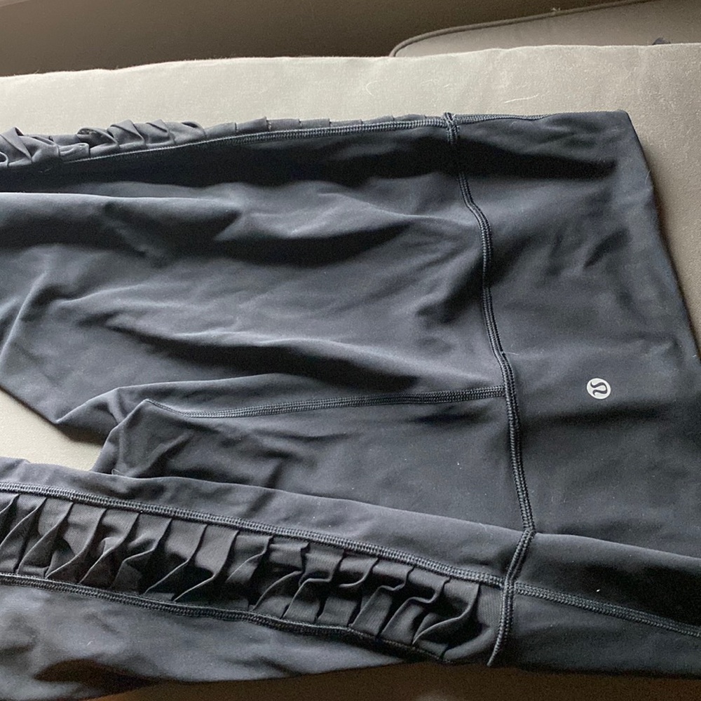 Lululemon cropped black wonder under